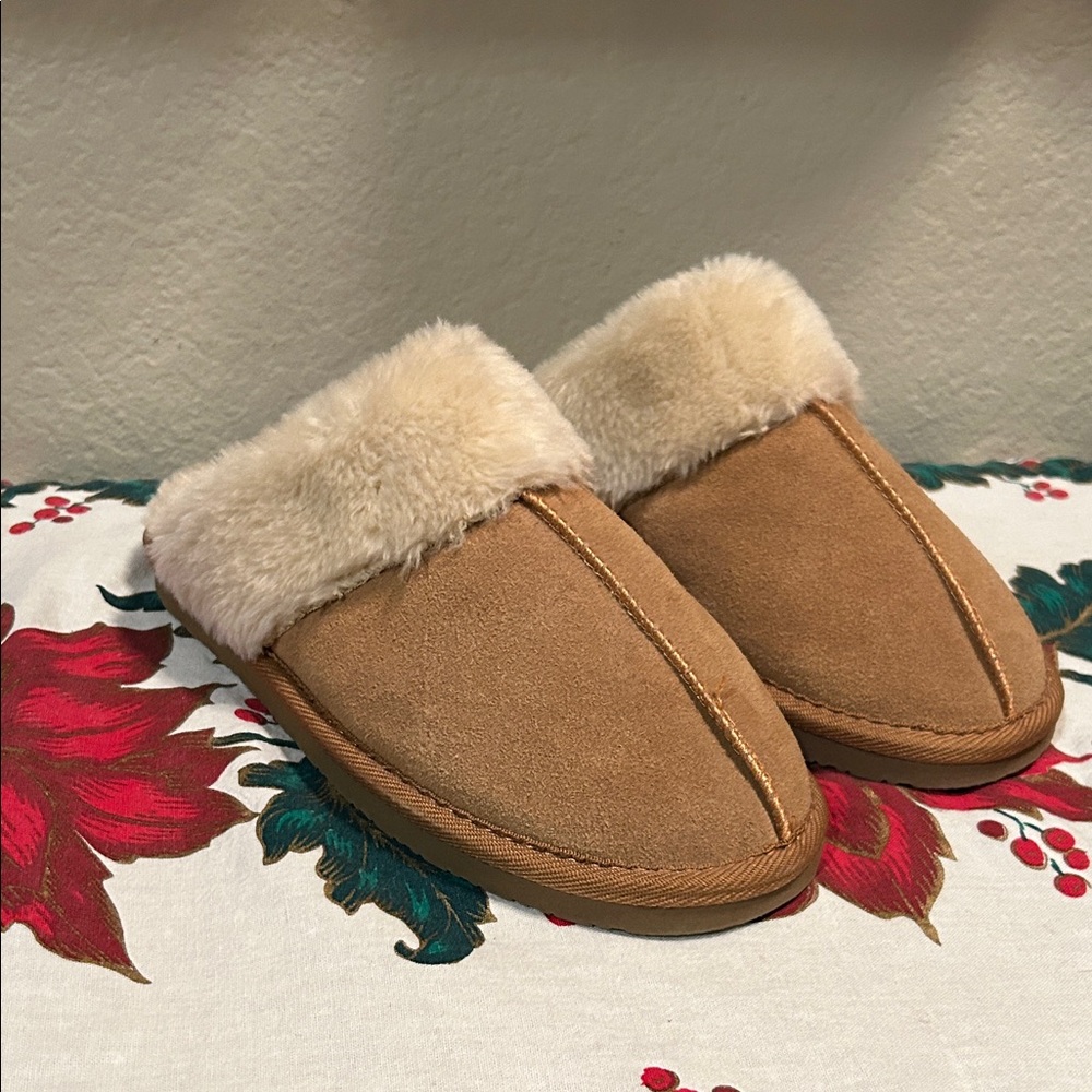 Minnetonka Chesney Leather Slide On Shoes